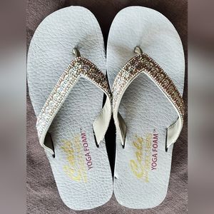 Sketchers Yoga Foam Sandals